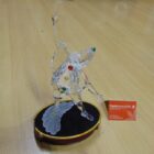 FIGURA DE CRISTAL CON PEANA ***