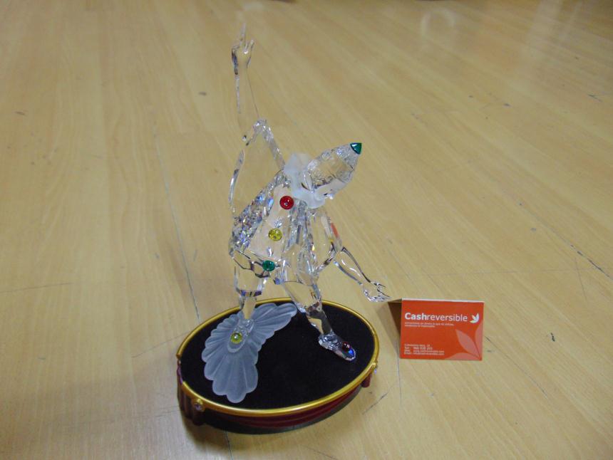 articulos_imagen1_74632.jpg FIGURA DE CRISTAL CON PEANA ***