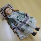 MUÑECA DE PORCELANA