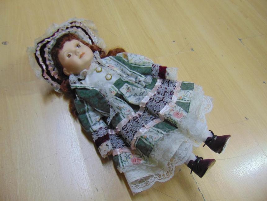 articulos_imagen1_75586.jpg MUÑECA DE PORCELANA