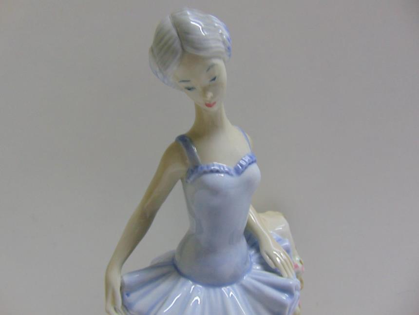 FIGURA DE PORCELANA