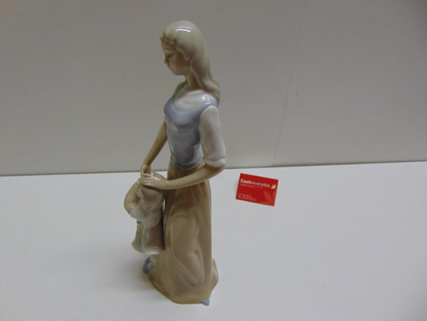 FIGURA DE PORCELANA
