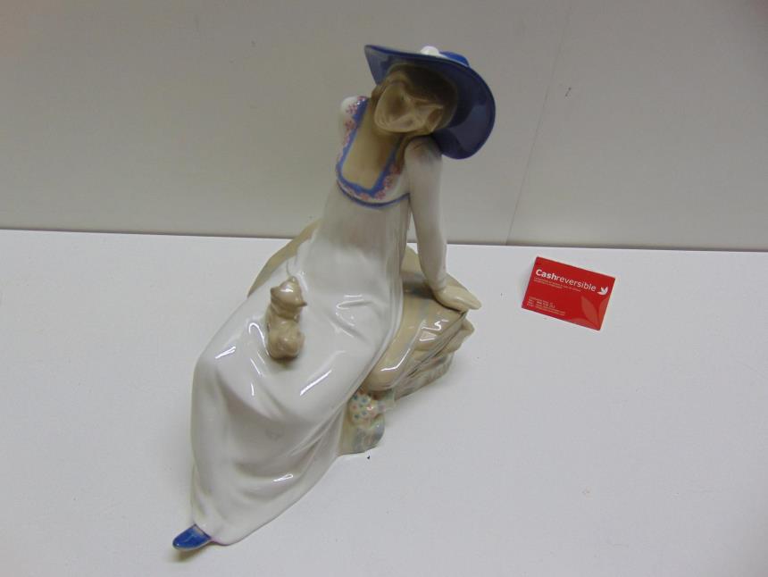 FIGURA DE PORCELANA