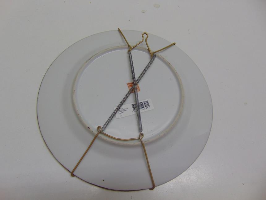 PLATO DE PORCELANA CON SOPORTE PARA COLGAR