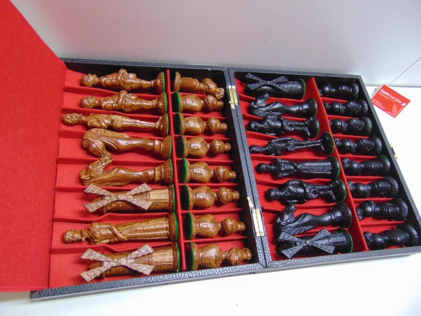 JUEGO DE FIGURAS DE AJEDREZ VINTAGE CON CAJA*