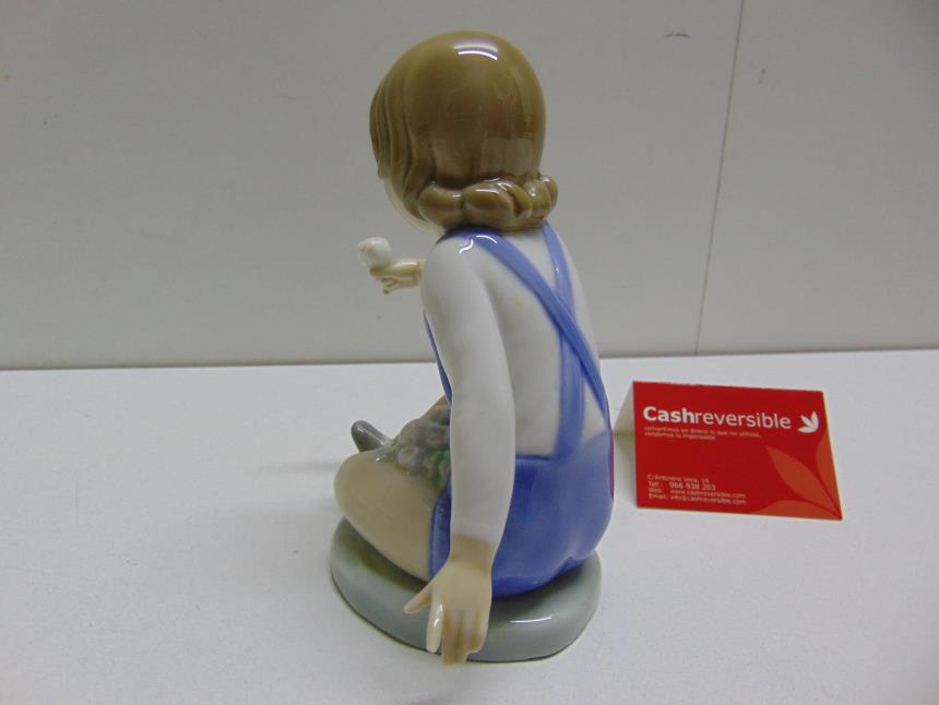 FIGURA DE PORCELANA