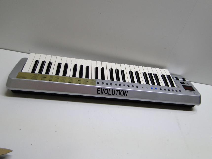 TECLADO MIDI CON TRANSFORMADOR **