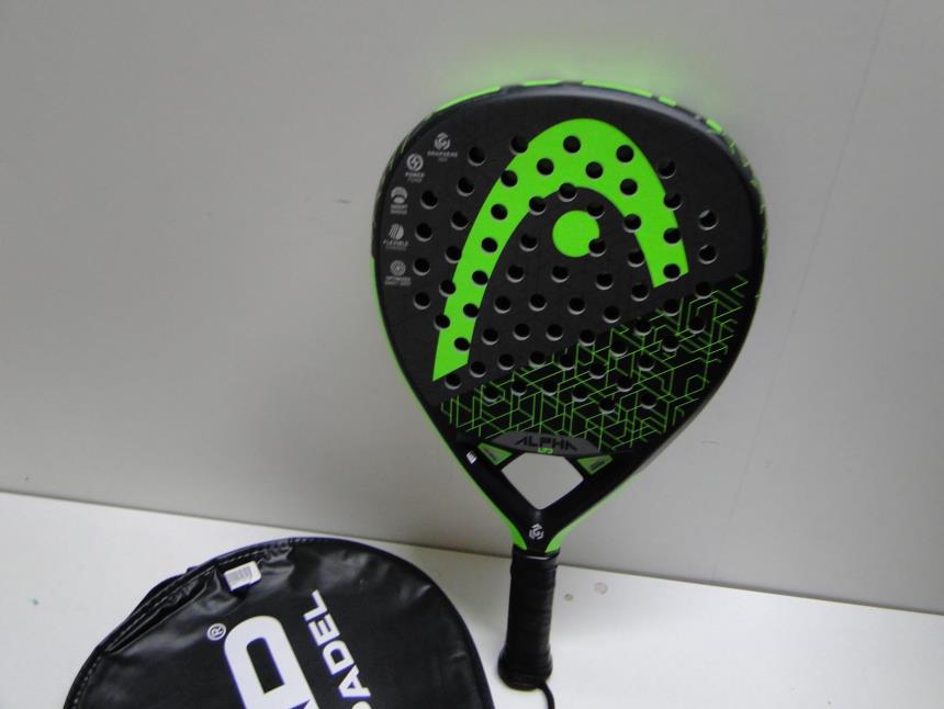 RAQUETA DE PADEL CON FUNDA SEMINUEVA