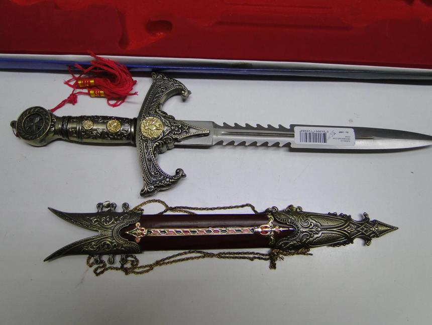 CUCHILLO DECORATIVO CON CAJA