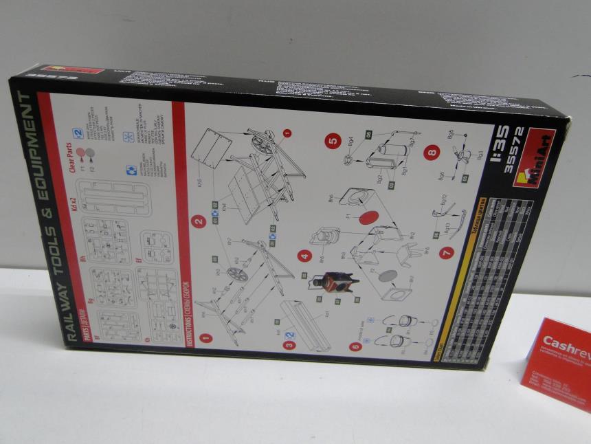 SET DE ACCESORIOS A ESCALA1/35 NUEVO