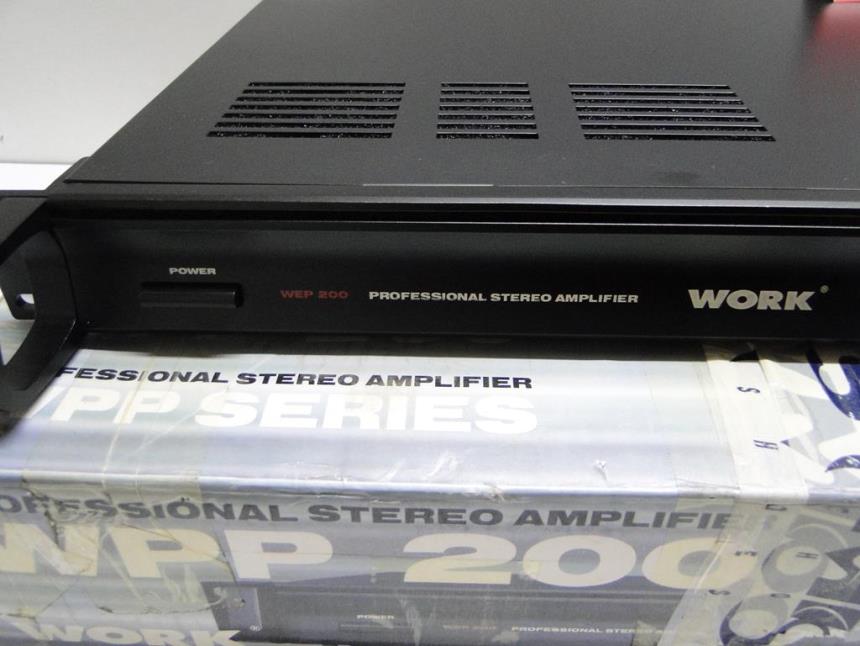 AMPLIFICADOR CON CAJA SEMINUEVO