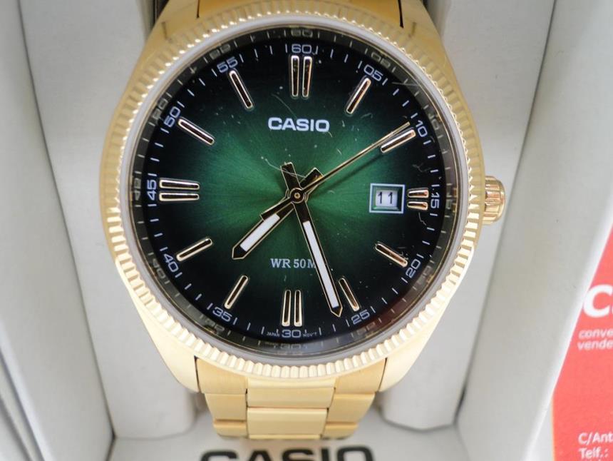 RELOJ CON CAJA SEMINUEVO