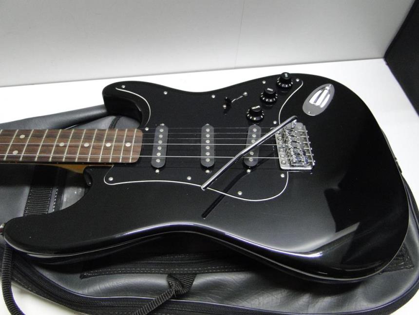 GUITARRA ELECTRICA CON FUNDA **