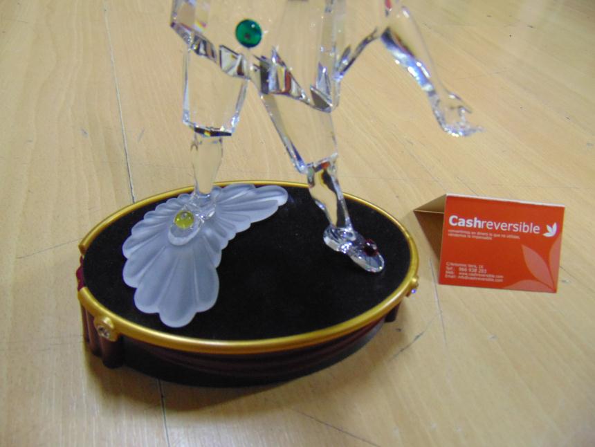 FIGURA DE CRISTAL CON PEANA ***