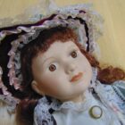 MUÑECA DE PORCELANA
