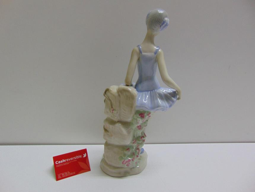 FIGURA DE PORCELANA
