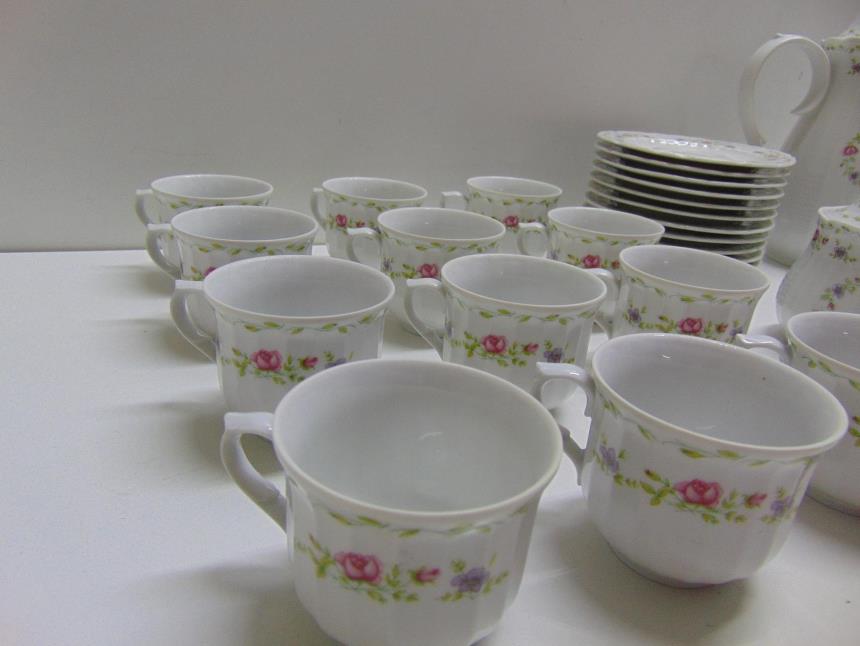 JUEGO DE CAFE 12 SERVICIOS. DE PORCELANA