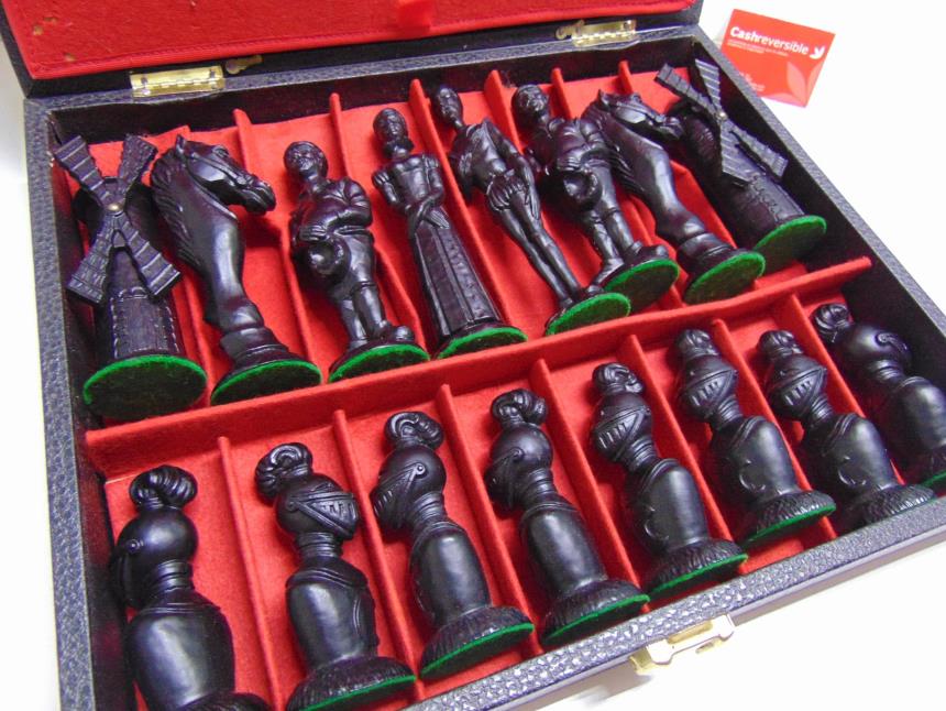 JUEGO DE FIGURAS DE AJEDREZ VINTAGE CON CAJA*
