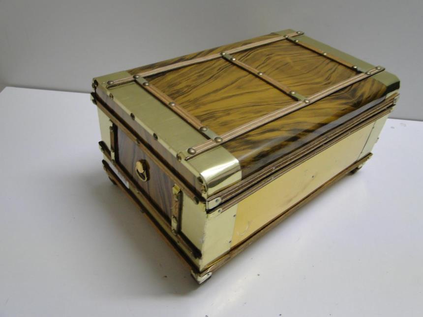 COFRE MUSICAL VINTAGE CON LLAVE