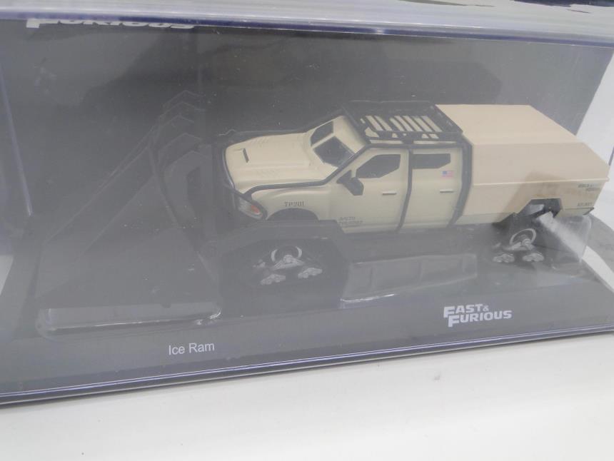 REPLICA DE COCHE A ESCALA