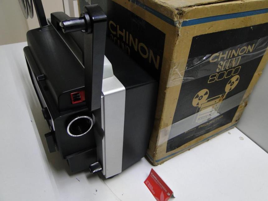 PROYECTOR 8MM CON CAJA PERFECTO ESTADO