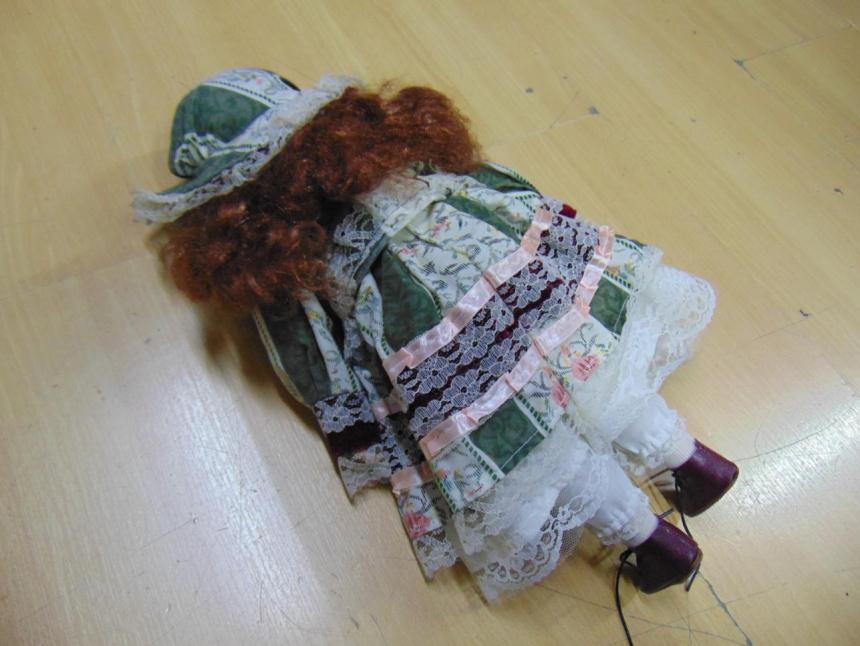 MUÑECA DE PORCELANA