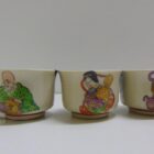 JUEGO DE 7 VASOS DE PORCELANA