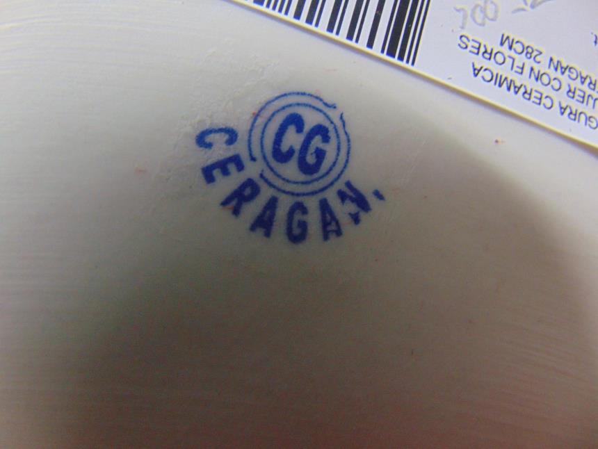 FIGURA CERAMICA MUJER CON FLORES