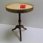 MESA VELADOR CON DETALLES EN BRONCE CLASICA