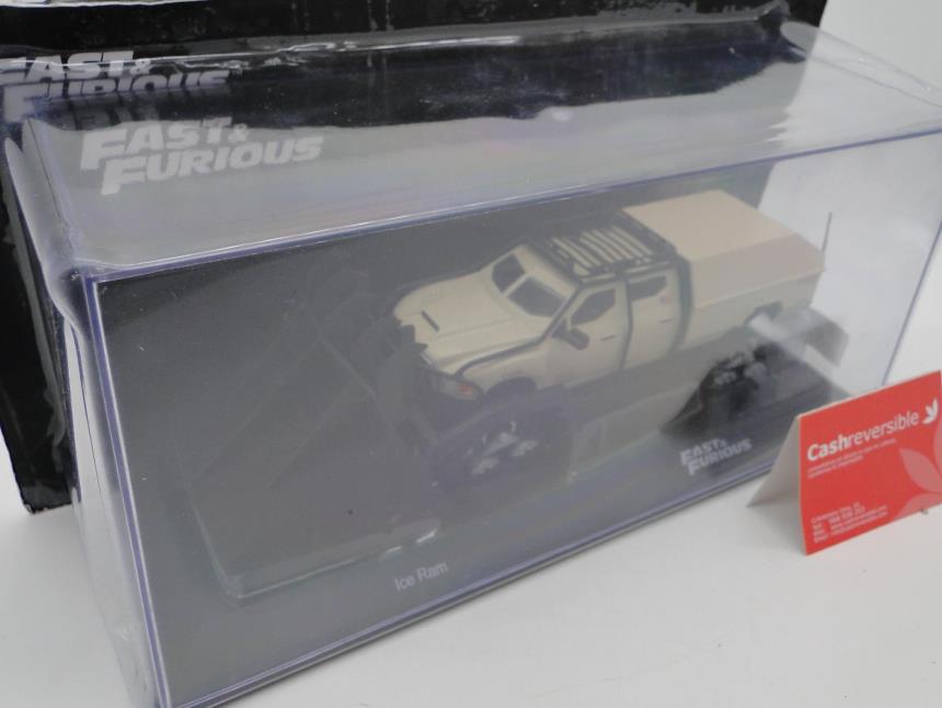 REPLICA DE COCHE A ESCALA