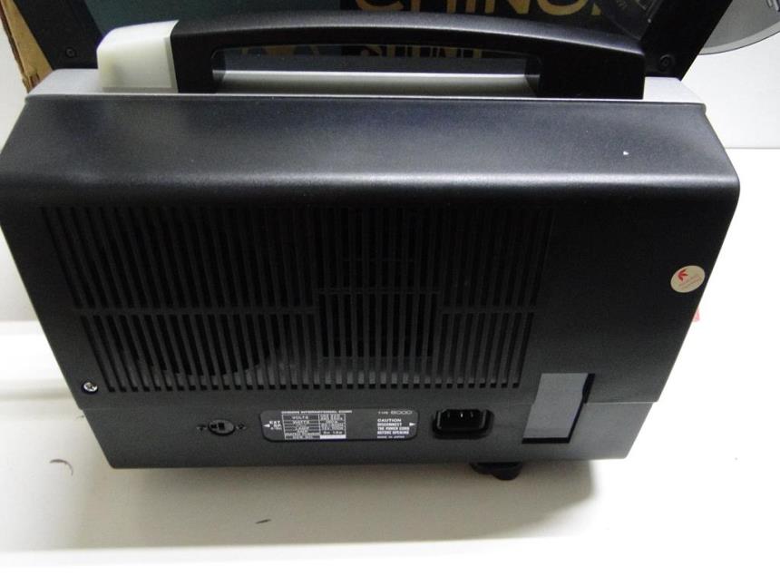 PROYECTOR 8MM CON CAJA PERFECTO ESTADO