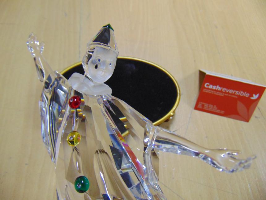 FIGURA DE CRISTAL CON PEANA ***