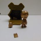 ESCUDO BAUL CON FIGURA HARRY POTTER