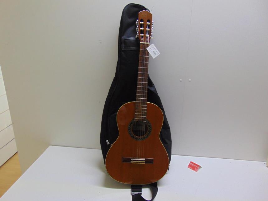 articulos_imagen1_155696-1.jpg GUITARRA CON FUNDA 3/4 **