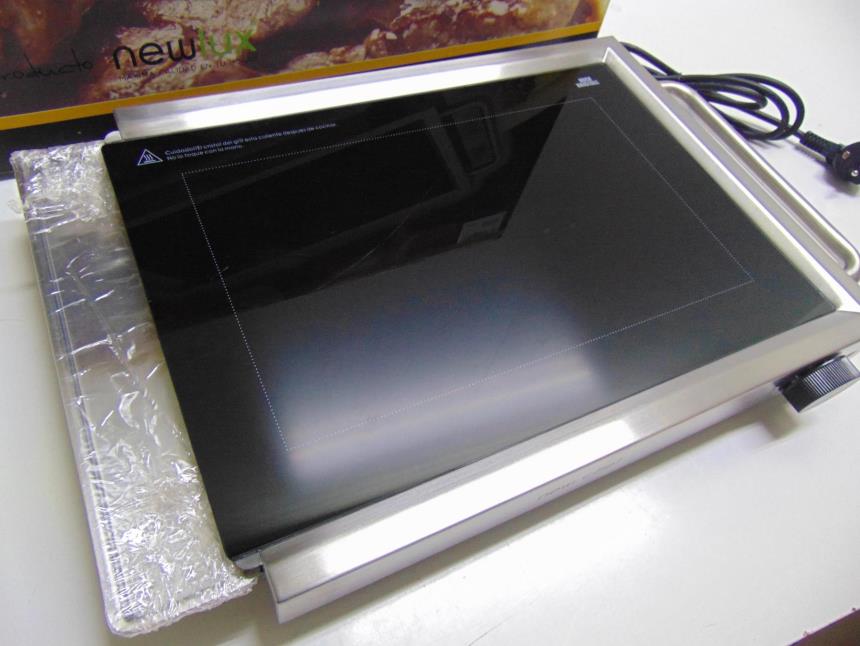 PLANCHA DE ASAR DE CRISTAL NUEVA CON CAJA