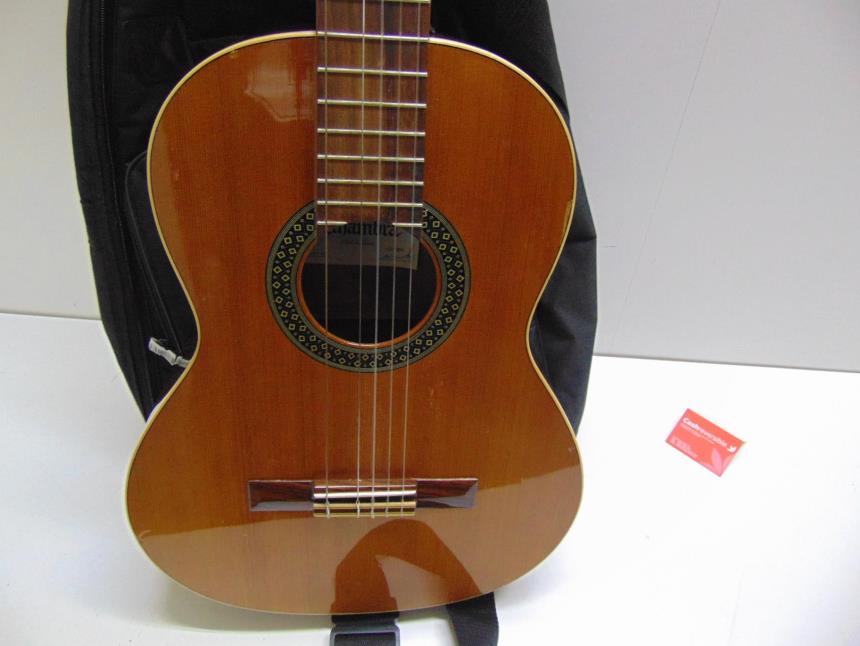 GUITARRA CON FUNDA 3/4 **