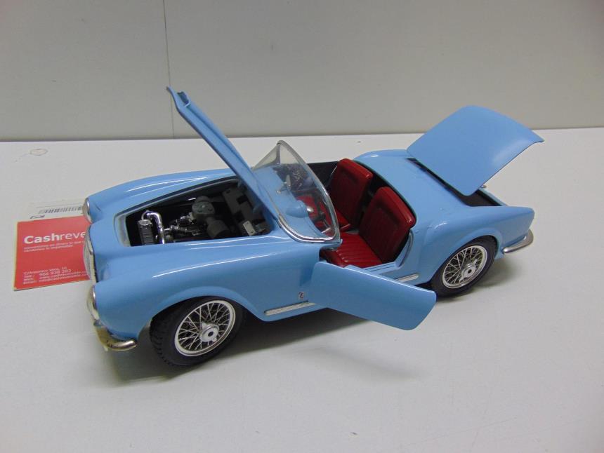 REPLICA DE COCHE A ESCALA 1/18