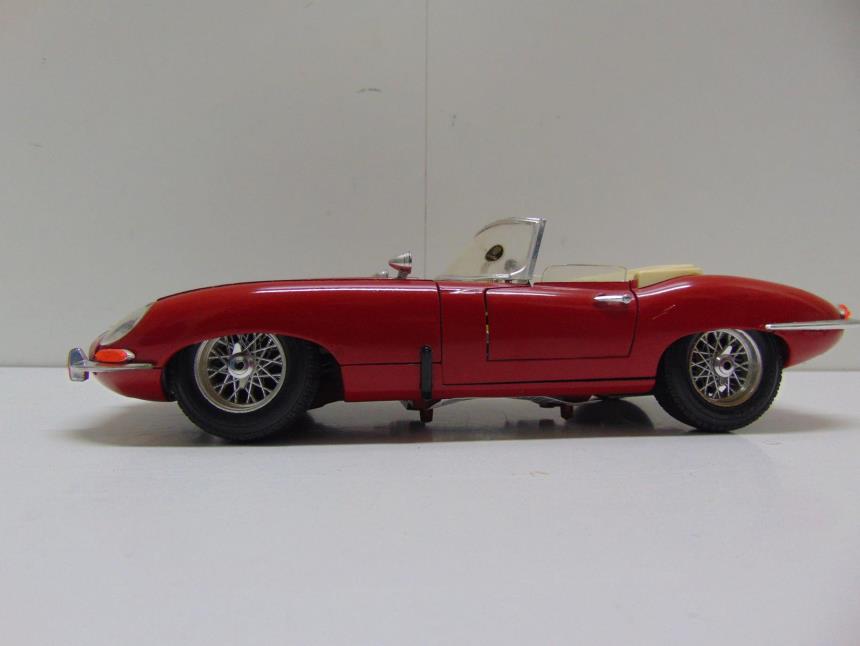 REPLICA DE COCHE A ESCALA 1/18