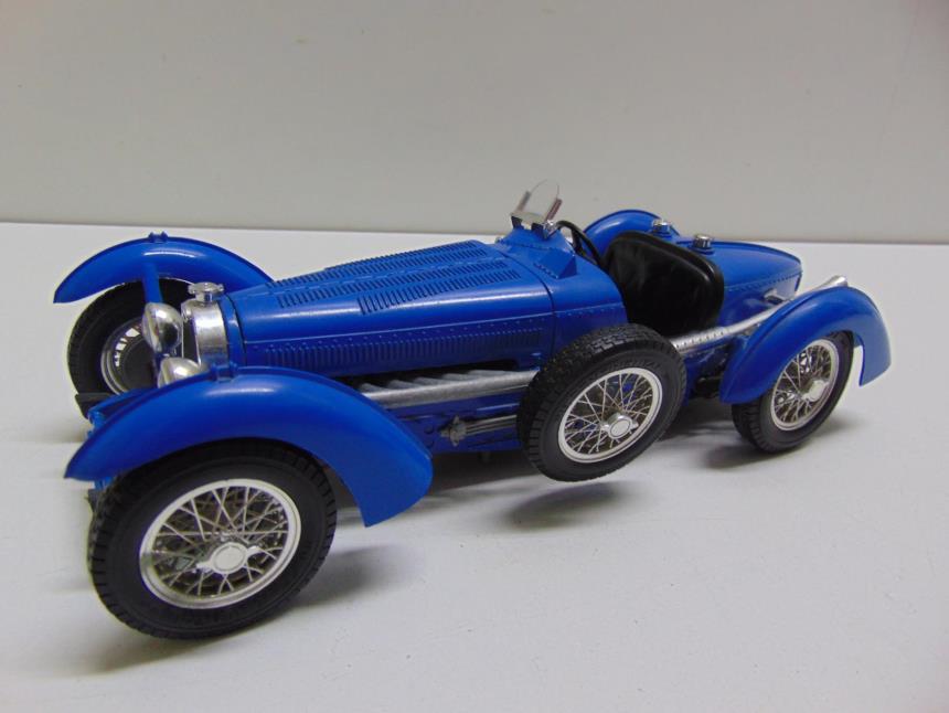COCHE A ESCALA VINTAGE 1/18