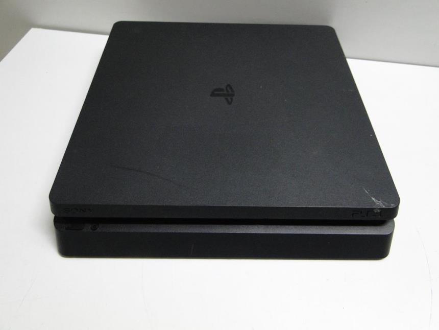 PS4 SLIM CON MANDO Y JUEGOS