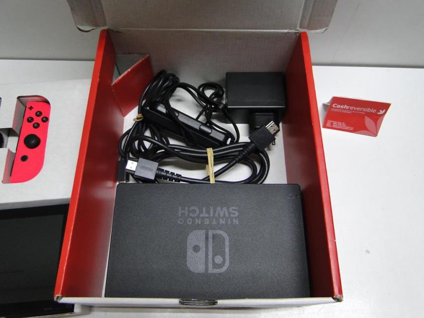 NINTENDO SWITCH CON CAJA