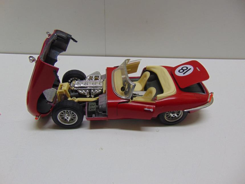 REPLICA DE COCHE A ESCALA 1/18