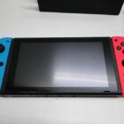 NINTENDO SWITCH CON BASE 2 JUEGOS Y FUNDA