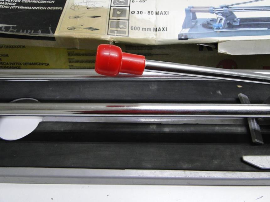 CORTAZULEJOS CON CAJA