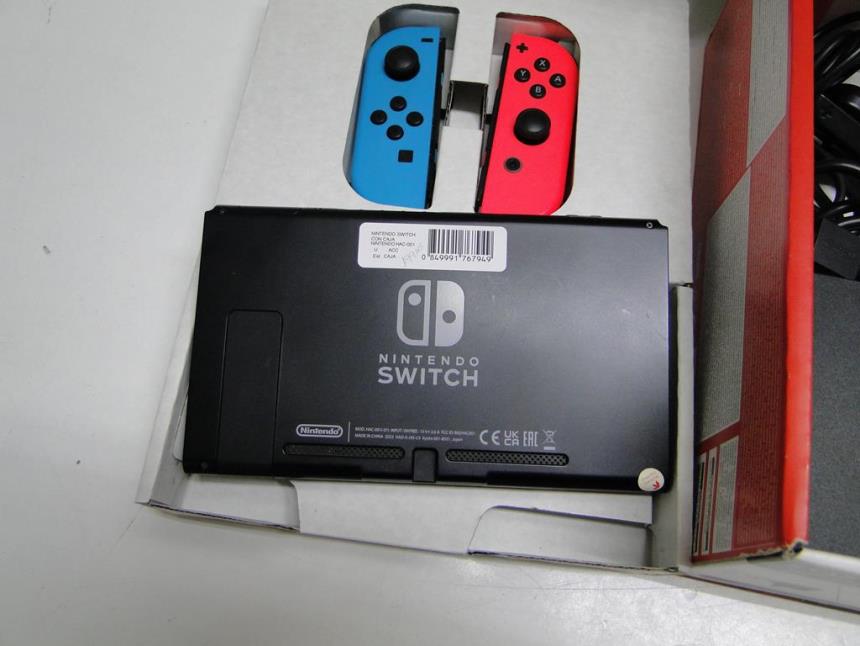 NINTENDO SWITCH CON CAJA