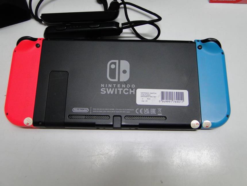 NINTENDO SWITCH CON FUNDA