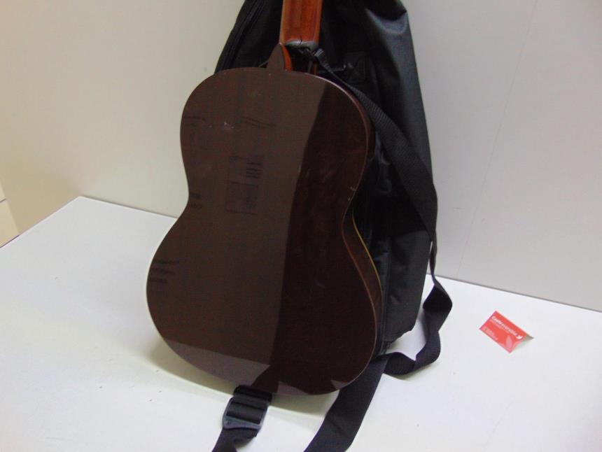 GUITARRA CON FUNDA 3/4 **