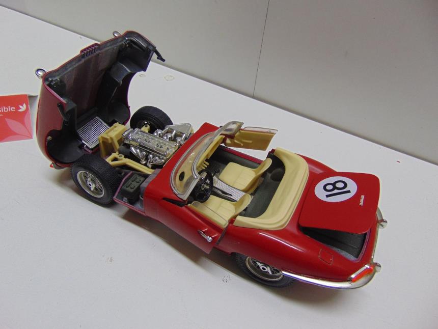 REPLICA DE COCHE A ESCALA 1/18