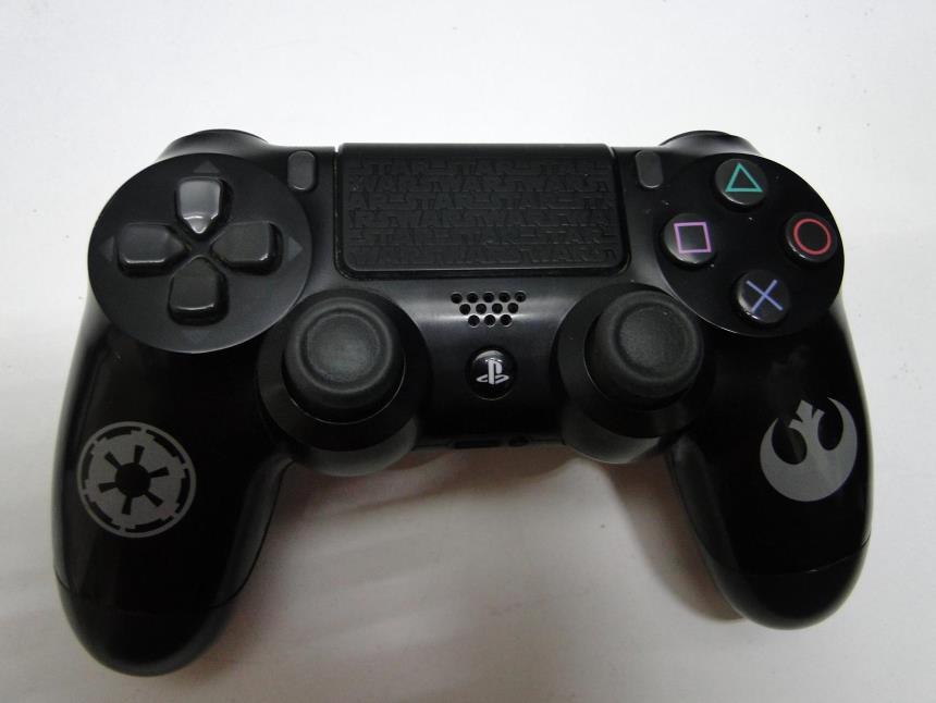PS4 EDICION ESPECIAL CON MANDO Y JUEGO *