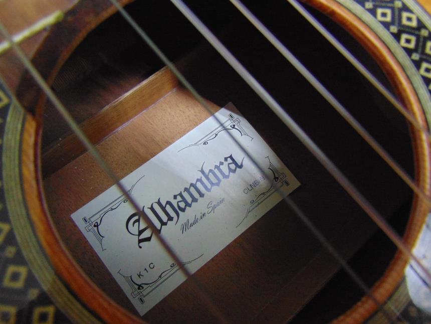 GUITARRA CON FUNDA 3/4 **